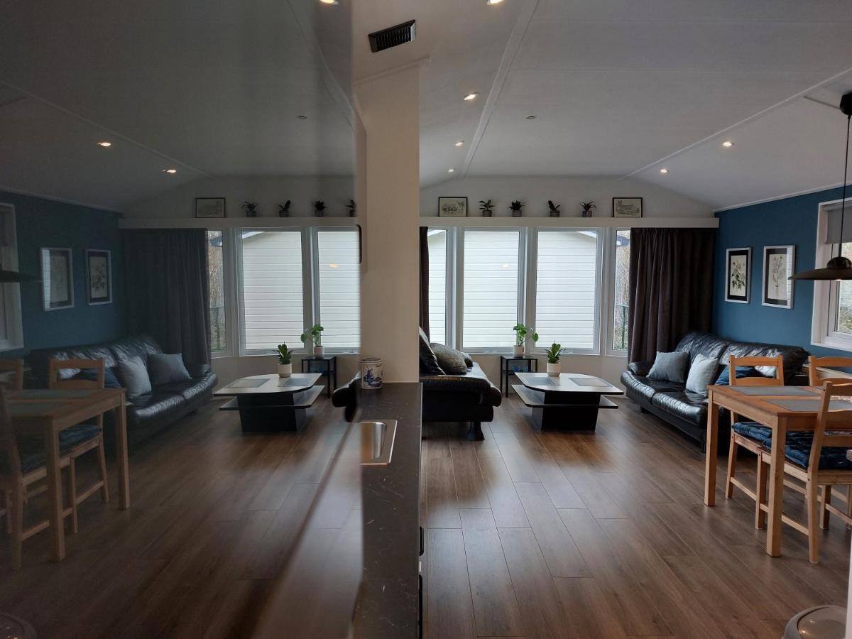 Modern En Chic Chalet Tot 4 Personen Op De Veluwe Recreatiepark De Oude Driest بوتِنْ المظهر الخارجي الصورة