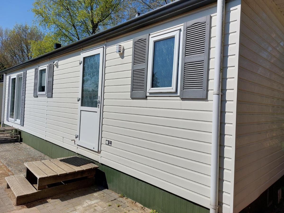 Modern En Chic Chalet Tot 4 Personen Op De Veluwe Recreatiepark De Oude Driest بوتِنْ المظهر الخارجي الصورة