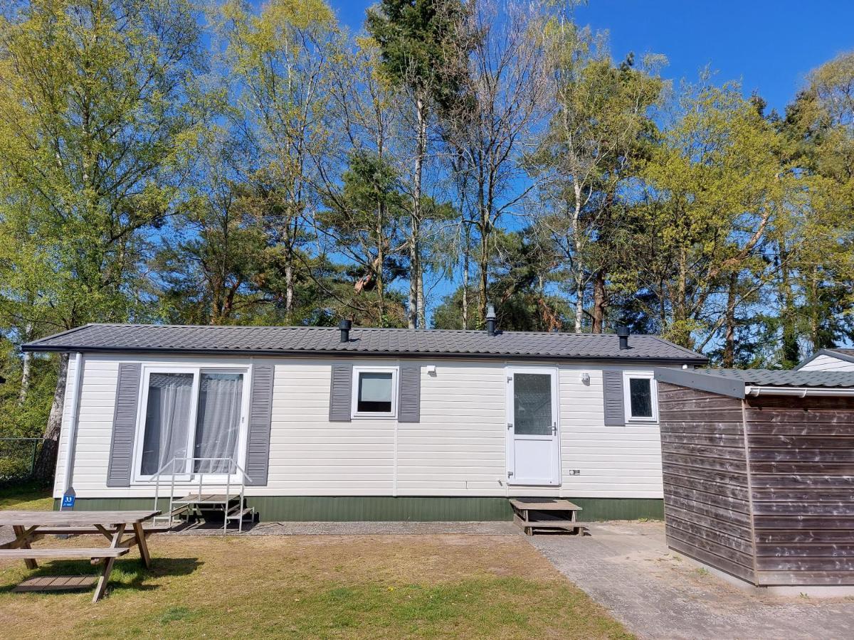 Modern En Chic Chalet Tot 4 Personen Op De Veluwe Recreatiepark De Oude Driest بوتِنْ المظهر الخارجي الصورة